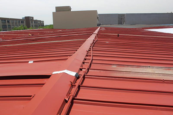廠房彩鋼瓦屋面生銹情況 廠房彩鋼瓦屋面生銹情況